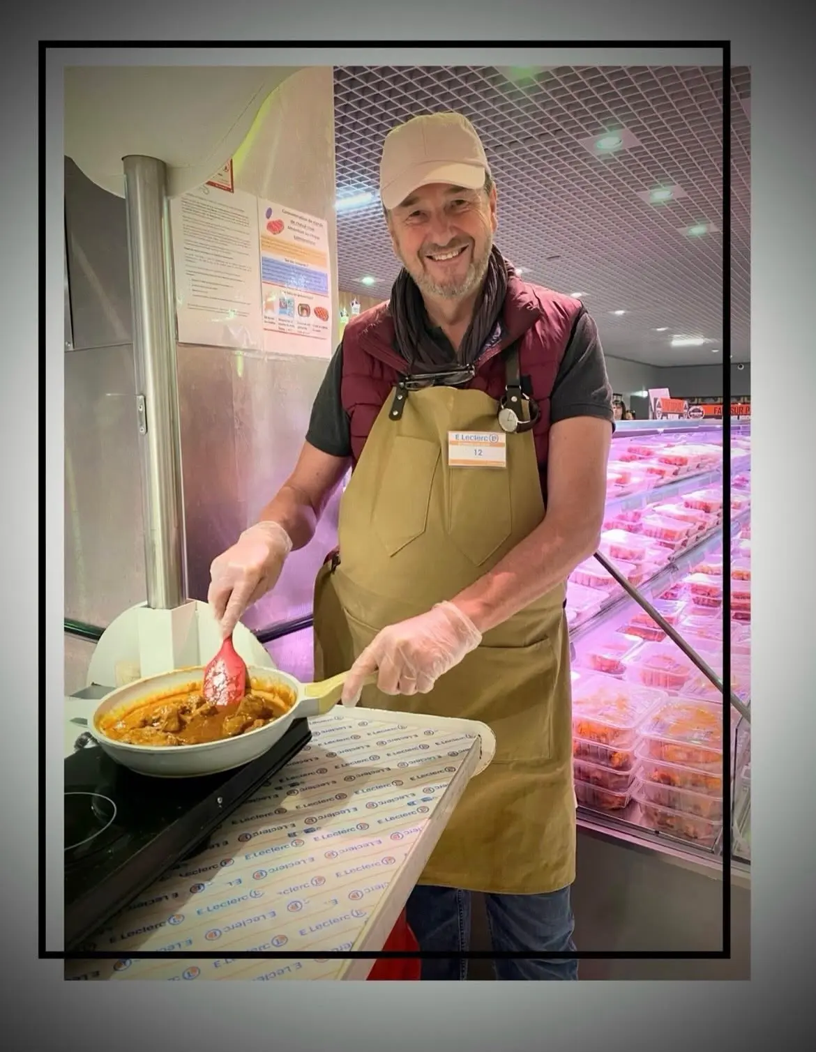 Animateur ATRESSS réalisant une démonstration culinaire