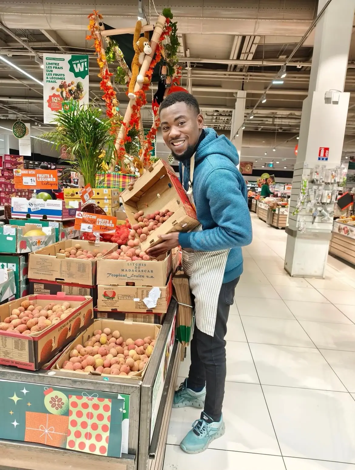 Mise en rayon de fruits exotiques